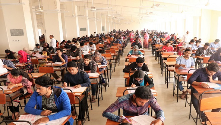 যবিপ্রবিতে পরীক্ষা দিচ্ছেন ভর্তিচ্ছুরা