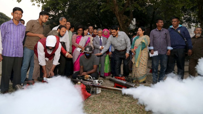 মশা নিধন কার্যক্রম উদ্বোধন করেন উপাচার্য