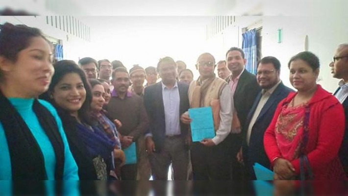 শেষ সময়ে ক্যাম্পাসে নির্বাচন প্রচারণায় ব্যস্ত সময় পার করছেন শাপলা ফোরাম