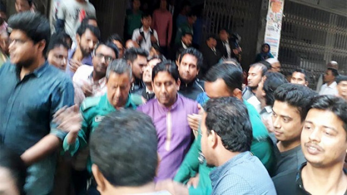 মামুনকে ঢাকা মহানগর হাকিম আদালতে তুলে পুলিশ 