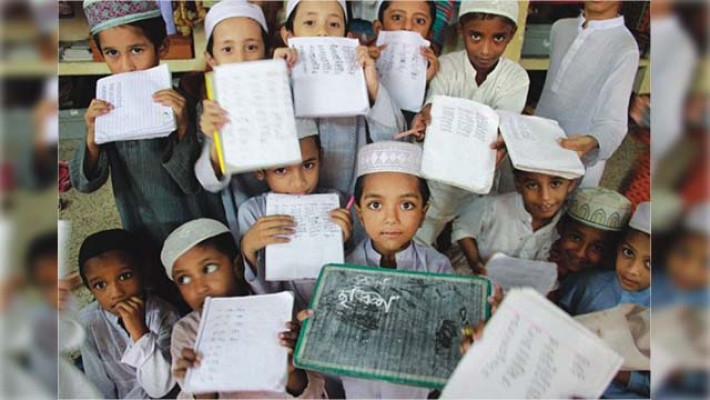 দারুল আরকাম ইবতেদায়ী মাদ্রাসার শিক্ষার্থীরা