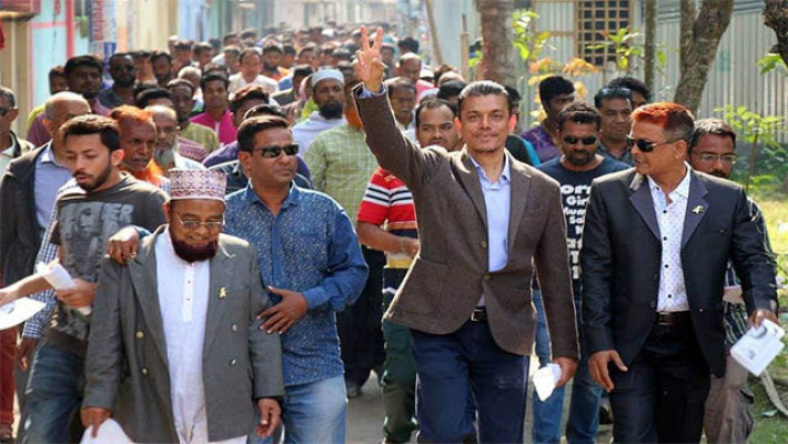 নির্বাচনী প্রচারণায় ধানের শীষের প্রার্থী রকিবুল ইসলাম বকুল