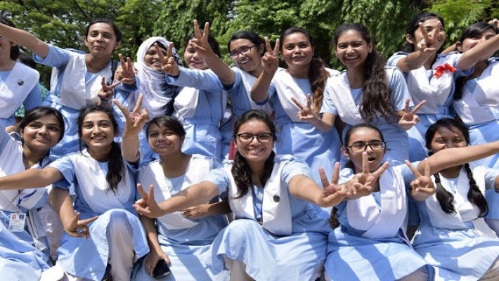 এবার পাস ও জিপিএ-৫ উভয়ে মেয়েরা এগিয়ে