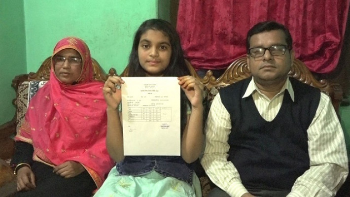 নম্বরপত্র হাতে সারা জেরিন