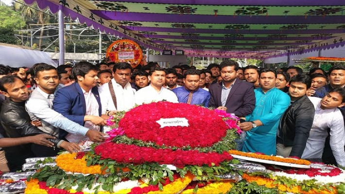  বঙ্গবন্ধুর প্রতিকৃতিতে শ্রদ্ধা