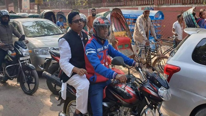 বাইকে প্রতিমন্ত্রী জুনাইদ আহমেদ পলক