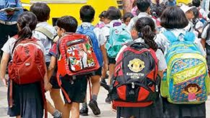 শিশুর স্কুলব্যাগের ভার কমাতে ভিন্নধর্মী উদ্যোগ