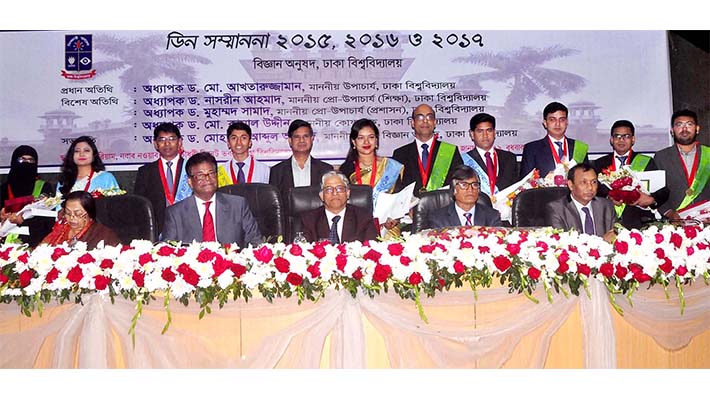 ঢাবির ৩৭ শিক্ষার্থীর ডিনস অ্যাওয়ার্ড লাভ