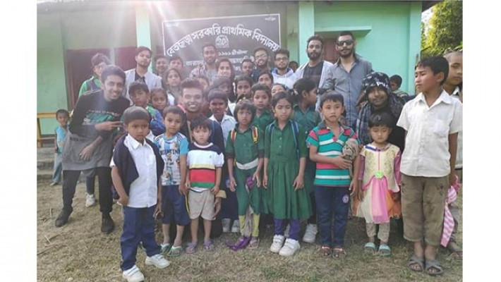 ছিন্নমূল শিশুদের সাথে ‘মানবতা’র সদস্যরা