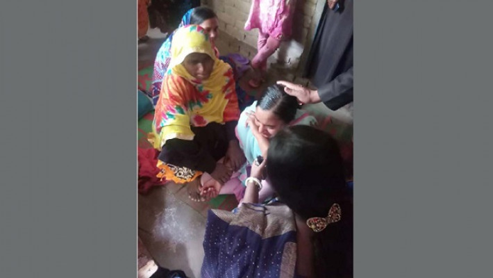 বাড়িতে বাবার লাশ, মেয়ে পরীক্ষার হলে