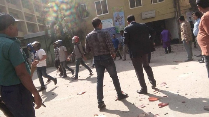 জবি ছাত্রলীগের দফায় দফায় সংঘর্ষ
