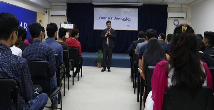 নবীন-বরণের একটি মুহুর্ত