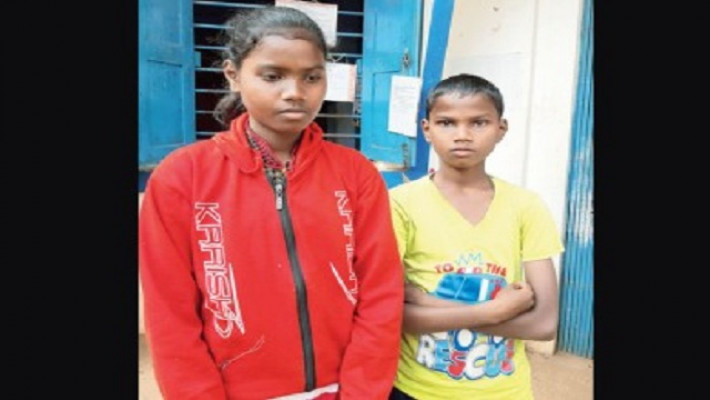 বই ফেলে দেয় বাবা, পড়ার জন্য বাড়ি ছাড়লো এই ভাই-বোন!