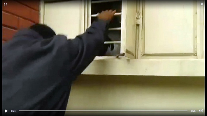 পরীক্ষা কেন্দ্রে অভিভাবকের ‘নকল সাপ্লাই’