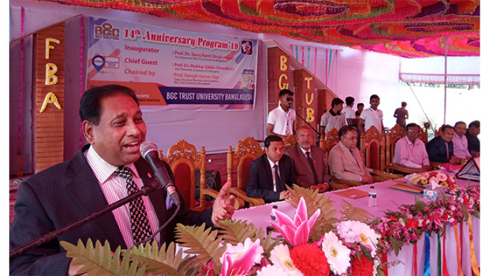 বিএসএস’র ১৪ তম প্রতিষ্ঠাবার্ষিকীতে প্রধান অতিথি হিসেবে বক্তব্য রাখছেন চট্টগ্রাম বিশ্ববিদ্যালয়ের উপাচার্য প্রফেসর ড. ইফতেখার উদ্দীন চৌধুরী।