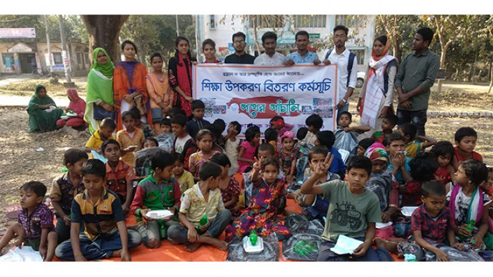 পথ শিশুদের সাথে ‘পথের পাঁচালী’র সদস্যরা