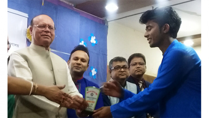 শিক্ষার্থীদের রাজনৈতিকভাবে সচেতন হতে হবে