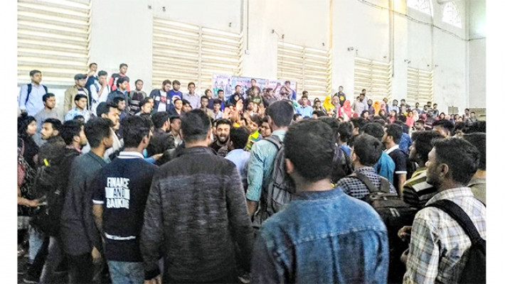 ইবিতে খেলা নিয়ে হাতাহাতি শিক্ষার্থীদের 