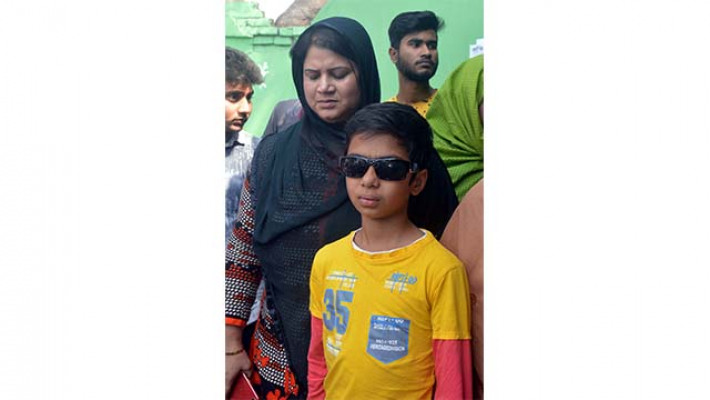 শিক্ষিকার স্কেলের আঘাতে অন্ধ ছাত্র 