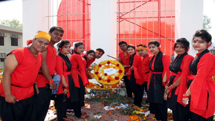 পুষ্পস্তবক অর্পণের মধ্য দিয়ে ‘নৃত্যাঙ্গন’ এর যাত্রা শুরু 
