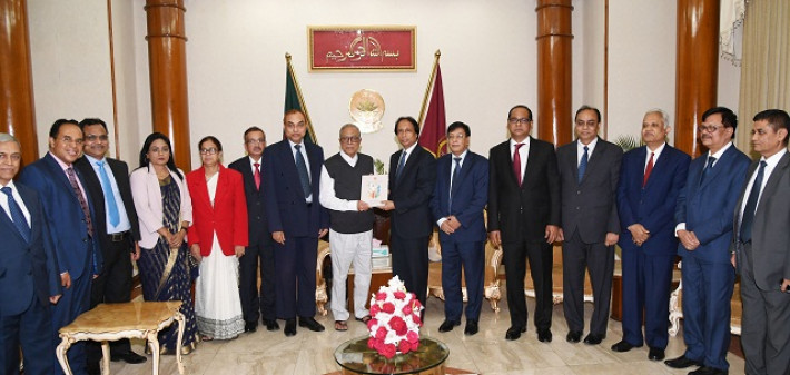 পিএসসির প্রতিনিধিদল রাষ্ট্রপতির কাছে তাদের বার্ষিক প্রতিবেদন-২০১৮ পেশ করে