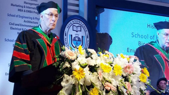 নর্থ সাউথ বিশ্ববিদ্যালয়ের সমাবর্তনে স্যার রিচার্ড জে. রবার্টস