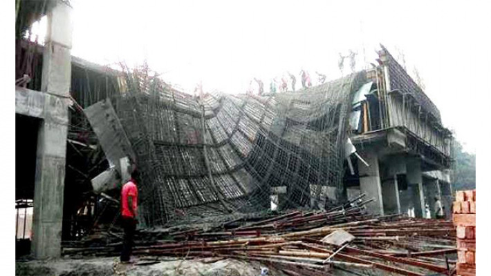 মাওলানা ভাসানী বিজ্ঞান ও প্রযুক্তি বিশ্ববিদ্যালয়ের নির্মাণাধীন একটি ভবনের ছাদ ধসে পড়ে