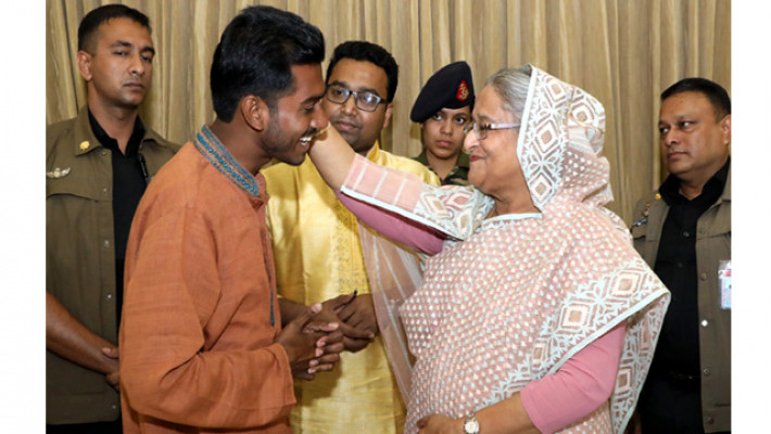 গণভবনে প্রধানমন্ত্রীর সঙ্গে নুর