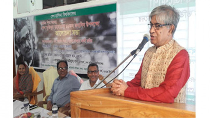 বক্তৃতা করছেন ডাক, টেলিযোগাযোগ ও তথ্য প্রযুক্তি মন্ত্রী মোস্তফা জব্বার