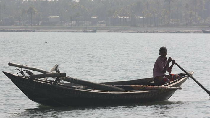 মাছ লইয়া আইতে আইতে স্কুল ছুটি হইয়া যায়!