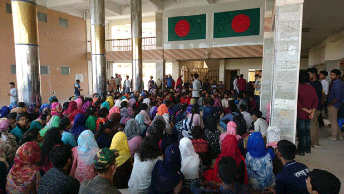  আন্দোলনরত শিক্ষার্থীরা