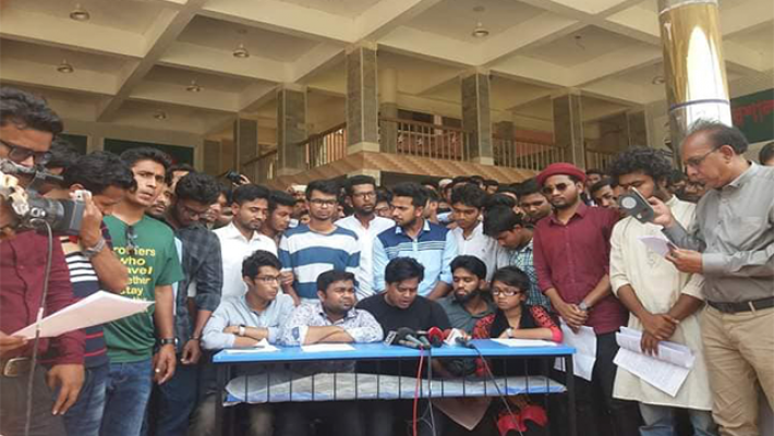 হল না ছাড়ার ঘোষণা বরিশাল বিশ্ববিদ্যালয়ের শিক্ষার্থীদের