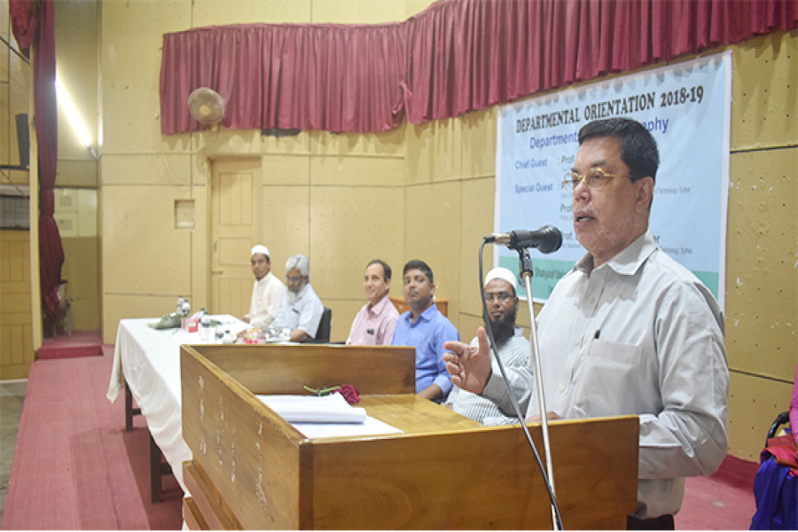 বিশ্ববিদ্যালয়ের মিনি অডিটোরিয়ামে ২০১৮-১৯ শিক্ষাবর্ষের শিক্ষার্থীদের নবীনবরণ অনুষ্ঠান।
