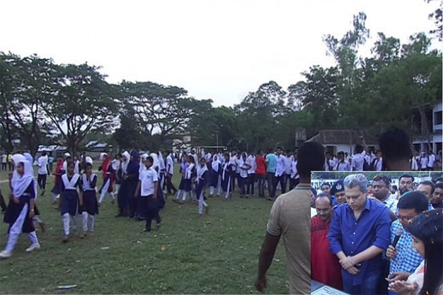 সন্ধ্যা ৬টার পর স্কুল থেকে বাড়ি ফিরছে ছাত্রছাত্রীরা। (ইনসেটে) স্কুলের একটি ভবনের ভিত্তিপ্রস্তর স্থাপন করছেন মাহী বি চৌধুরী