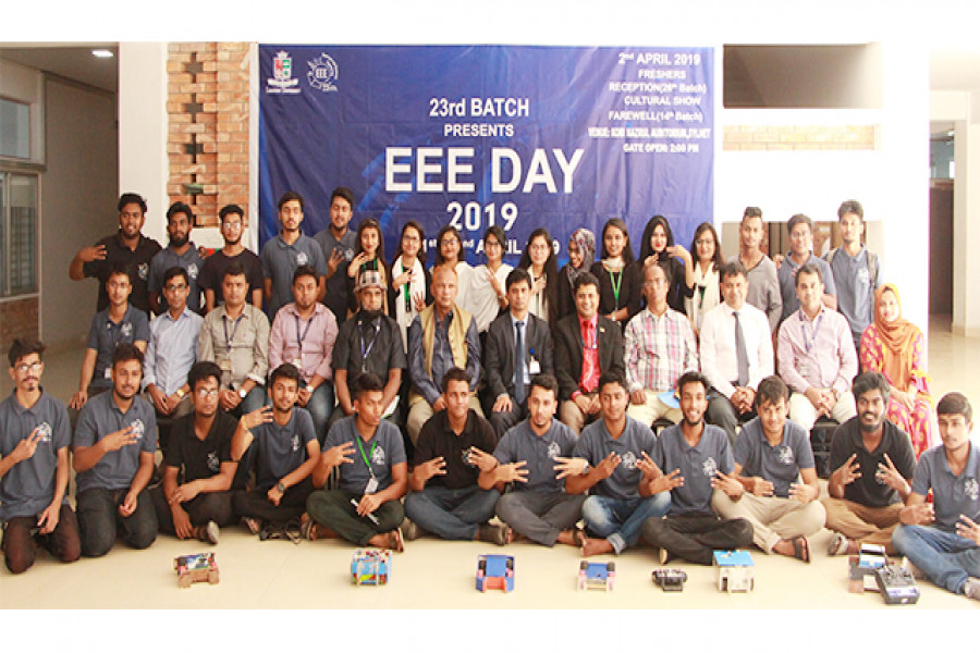 অনুষ্ঠানে শিক্ষক-শিক্ষার্থী ও কর্মকর্তাগণ