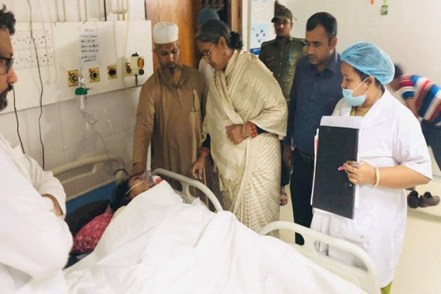 ফেনীর সেই মাদ্রাসাছাত্রীকে দেখতে বার্ন ইউনিটে শিক্ষামন্ত্রী, কড়া হুঁশিয়ারি