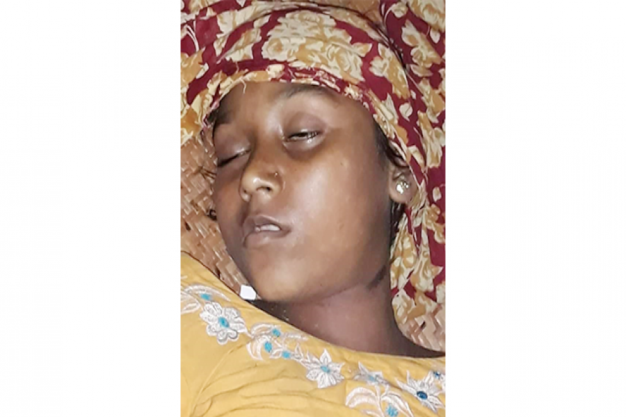 বৈশাখের পোশাক না পেয়ে স্কুল ছাত্রীর আত্মহত্যা