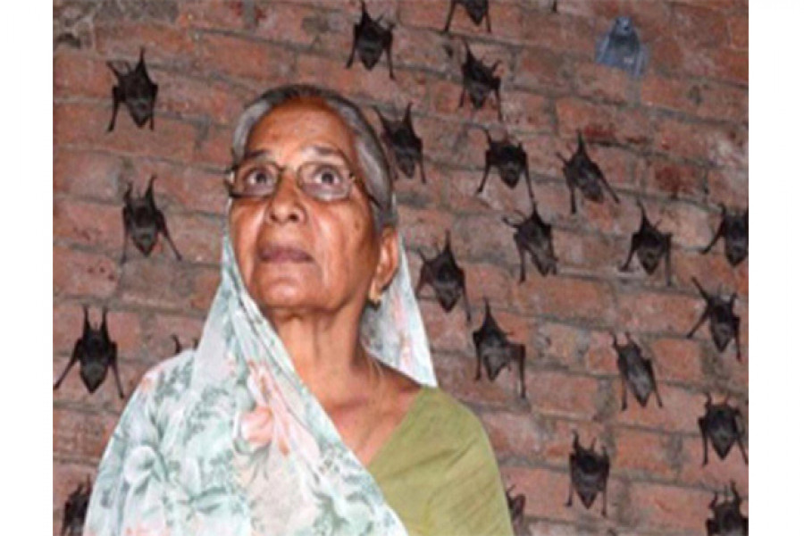 বাদুরের সঙ্গে বাস করা নারী