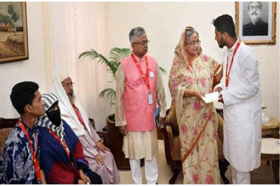 নুসরাতের ভাইকে ব্যাংকে চাকরি দিলেন প্রধানমন্ত্রী