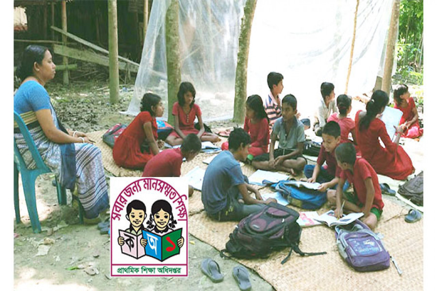 খসছে ভবনের পলেস্তারা, পাঠদান এখন গাছতলায় চলে