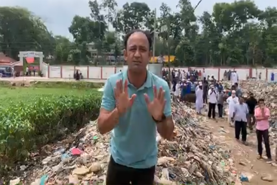 স্কুলের সামনে ময়লার ভাগাড়, নেতাদের একহাত ব্যারিস্টার সুমনের (ভিডিও)