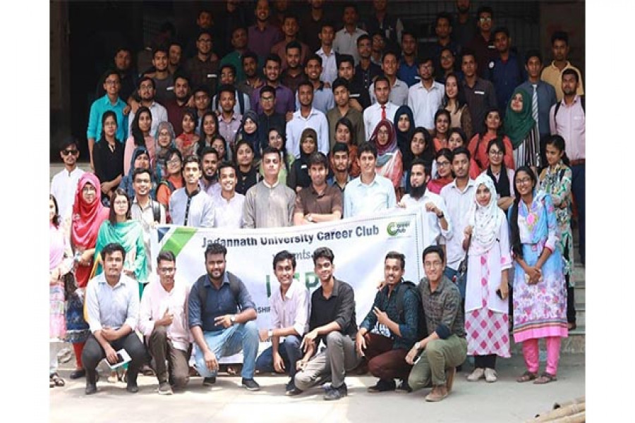 জবি ক্যারিয়ার ক্লাবে নবীন-প্রবীণদের মিলনমেলা