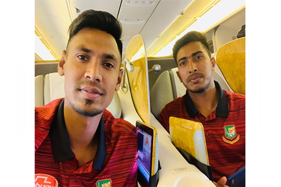 বিশ্বকাপ খেলতে ঢাকা ত্যাগ মাশরাফিদের