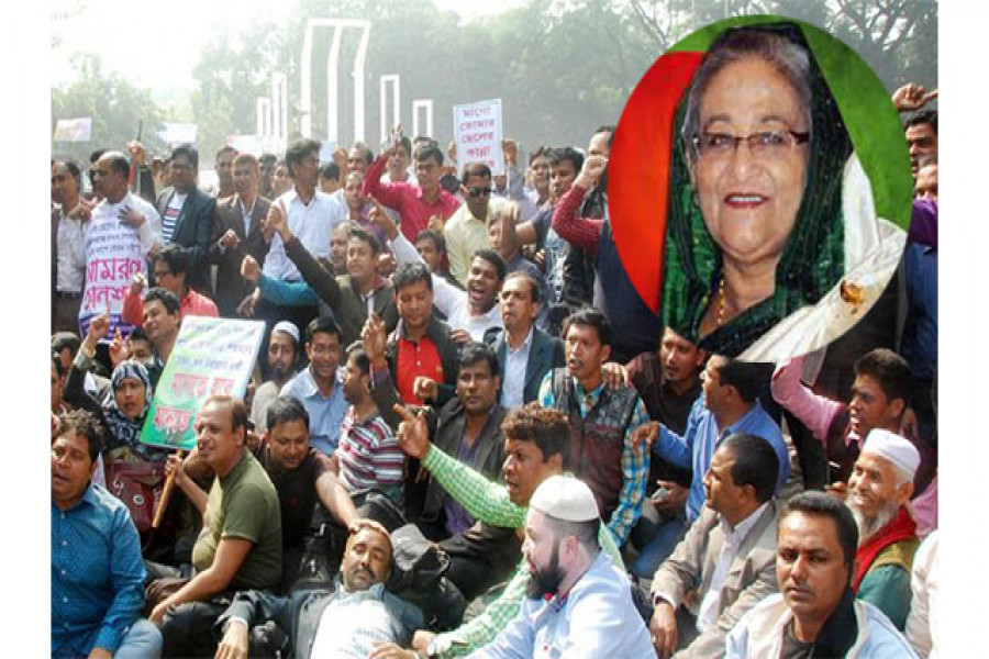 মাননীয় প্রধানমন্ত্রী, সাড়ে ৩ লাখ সহকারী শিক্ষক বলছি