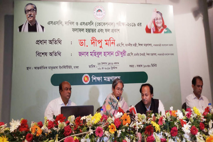 এসএসসি ও সমমানে পাসের হার বাড়লেও কমেছে জিপিএ-৫