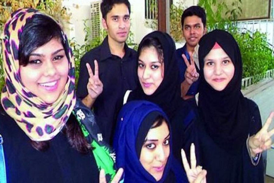 পাসের হার কমেছে বিদেশের আটটি কেন্দ্রে 