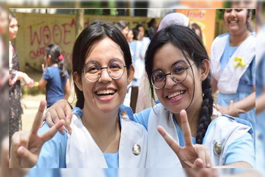 যমজ বোনের জিপিএ-৫ লাভ, এক সঙ্গে সেলিব্রেট