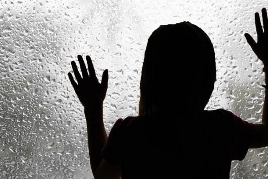 দুর্বলতার সুযোগে তৃতীয় শ্রেণির ছাত্রীকে ধর্ষণ