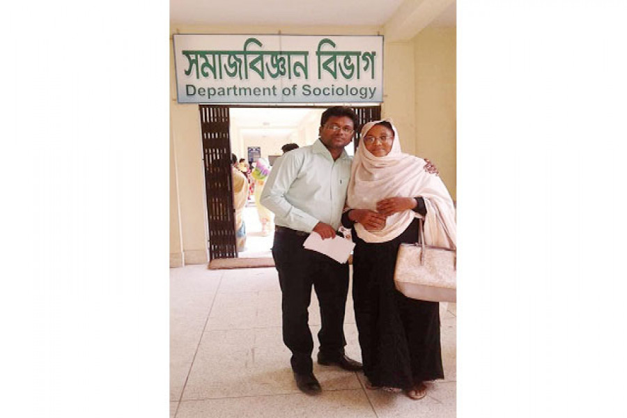 মায়ের সাথে লেখক