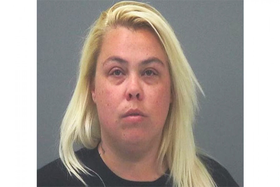 স্কুলে মেয়ের ব্যাগে ছারপোকা, মা গ্রেফতার!